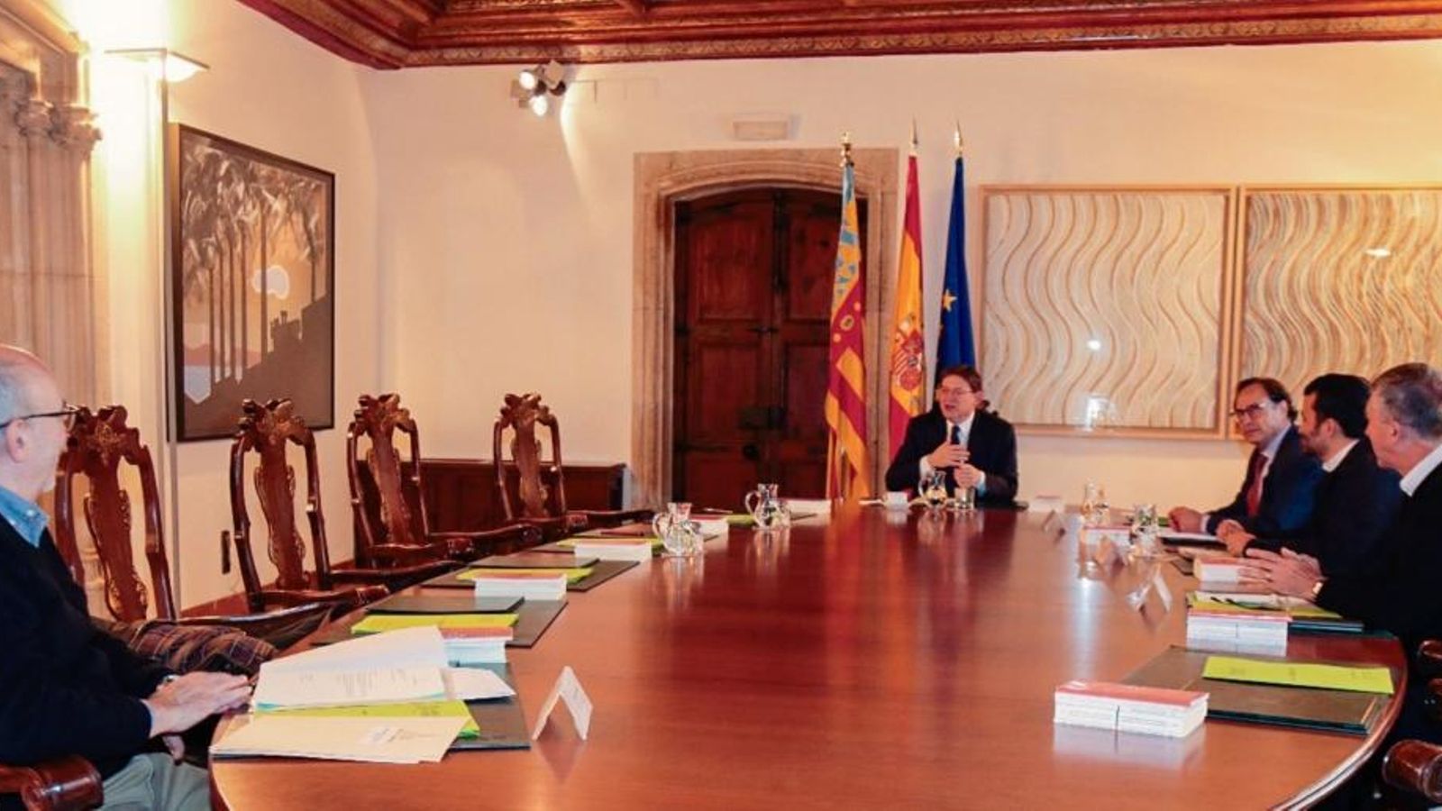 A la reunió del ple del Consell no han assistit les conselleres per a visibilitzar les mobilitzacions pel Dia Internacional de la Dona