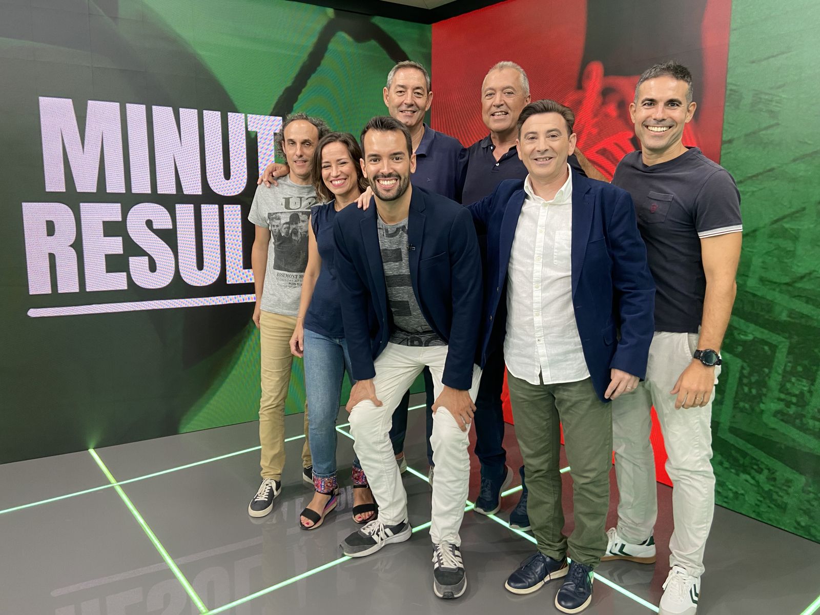 'La Banda, Minut i resultat', dissabtes i diumenge al voltant de les 23:15 hores, en la televisió d'À Punt