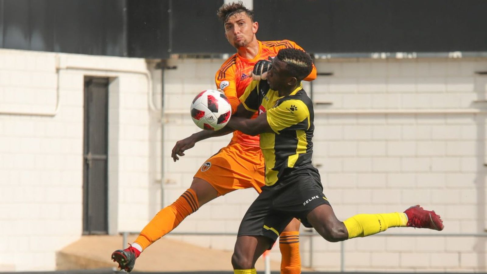 València Mestalla i Hèrcules han disputat un partit molt físic