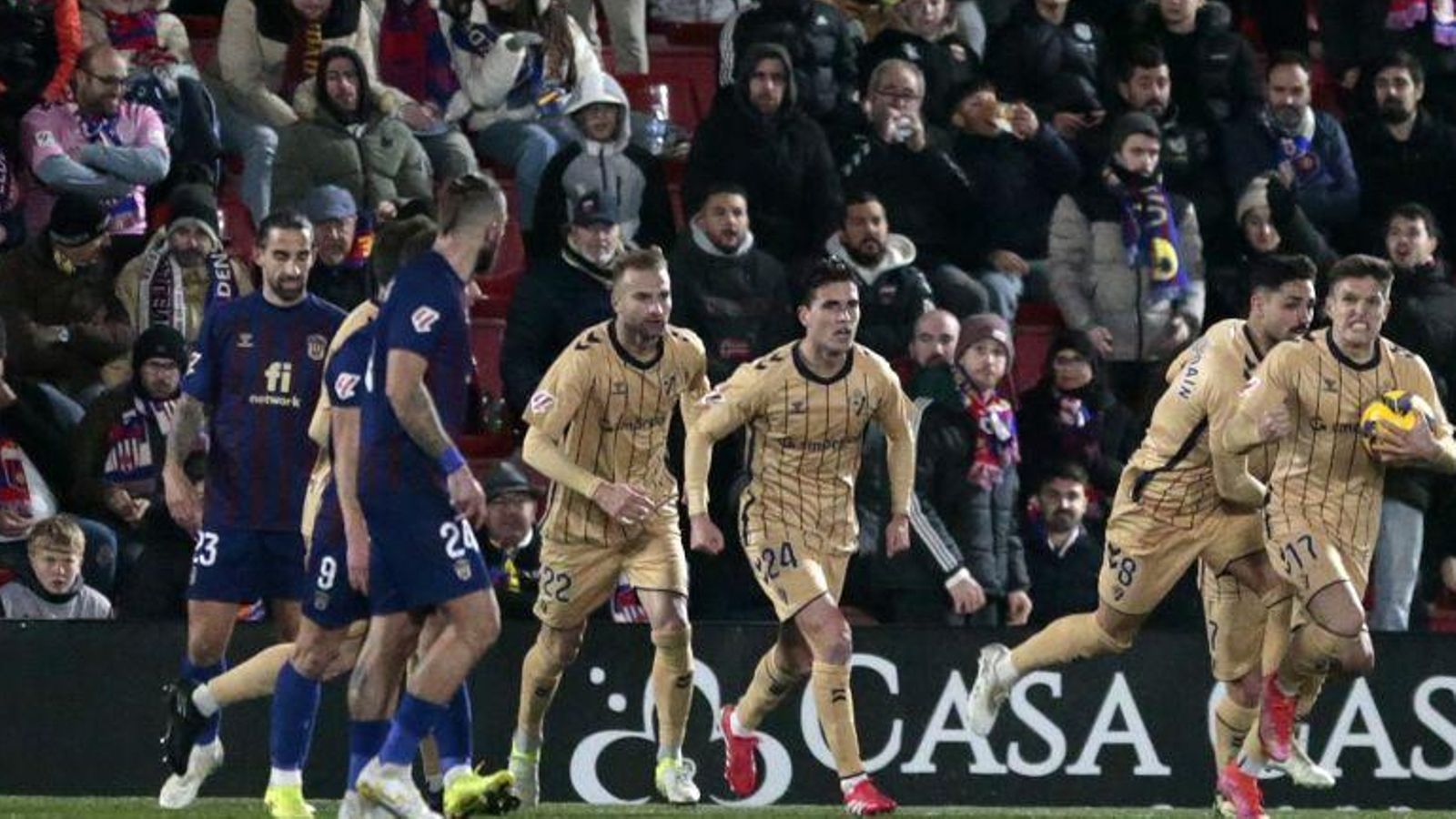 Els jugadors de l'Eibar celebren un gol al nou Pepico Amat
