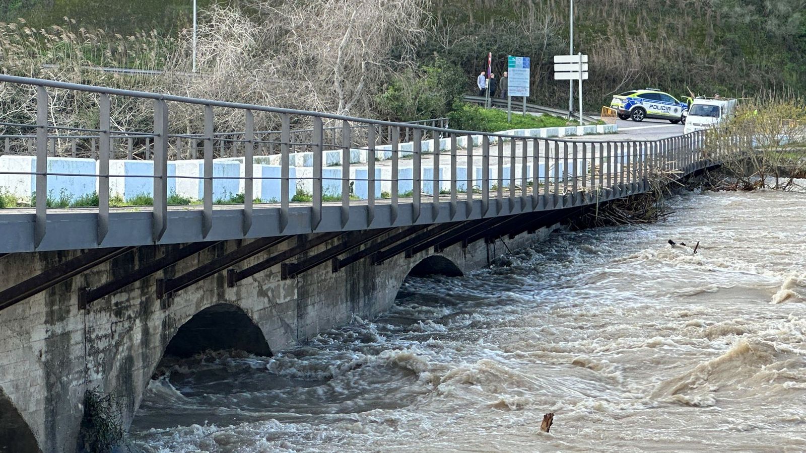 Vista del cabdal del riu Guadalete al seu pas per Arcos de la Frontera (Cadis)