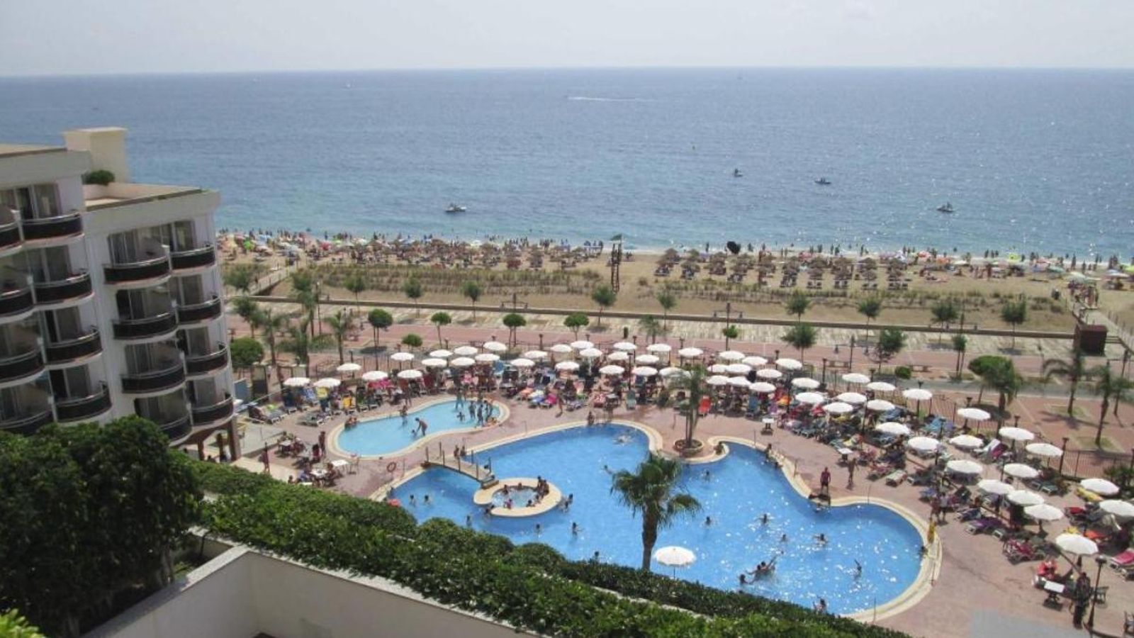 Labora busca 175 persones per a contractes en la campanya de Setmana Santa i estiu als hotels de ZT Hotels a Peníscola