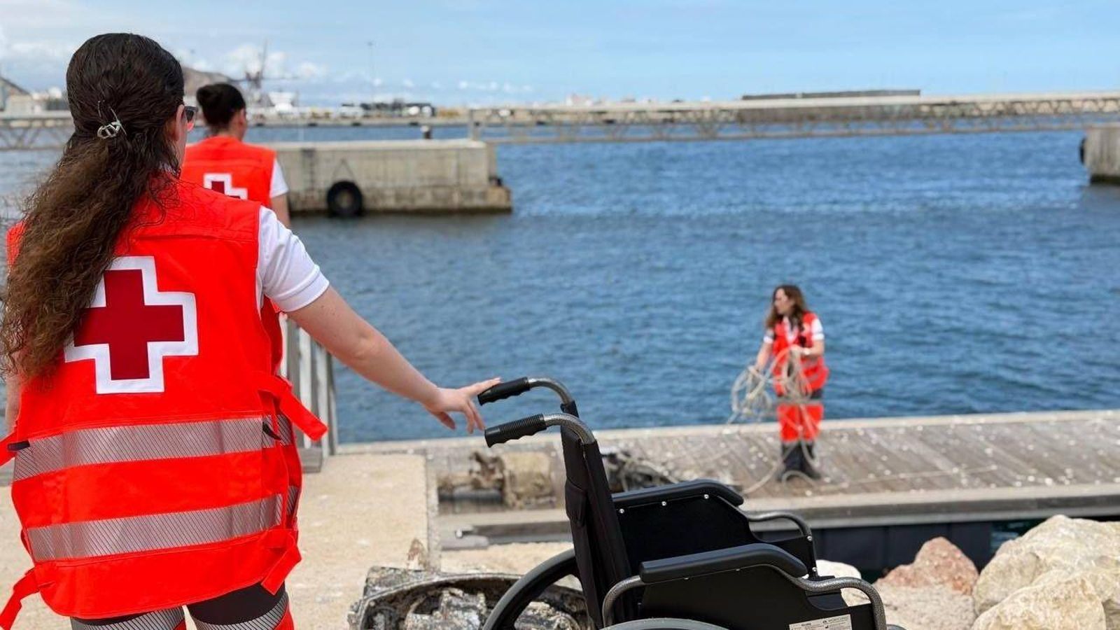 Voluntàries de la Creu Roja en una imatge d'arxiu