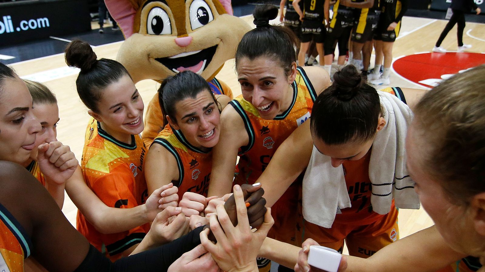 Les jugadores del València Basket durant un partit a la Fonteta