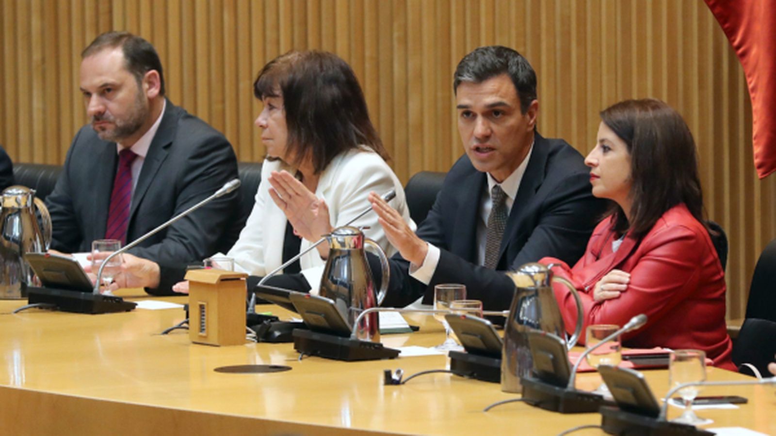 Pedro Sánchez, José Luis Ábalos, Cristina Narbona i Adriana Lastra, en una reunió al Congrés
