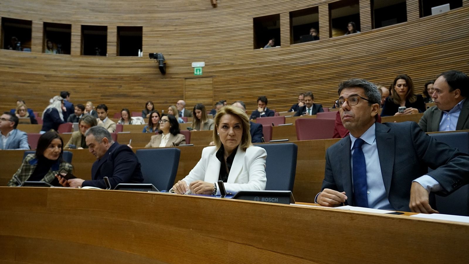 El vicepresident Gan Pampols, segon per l'esquerra, a les Corts