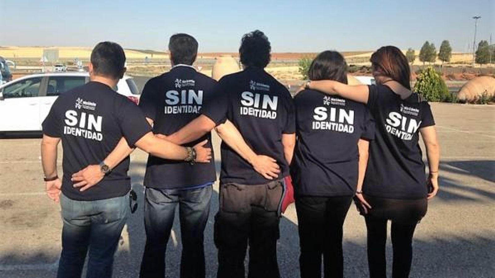 Membres del col·lectiu "Sin Identidad"