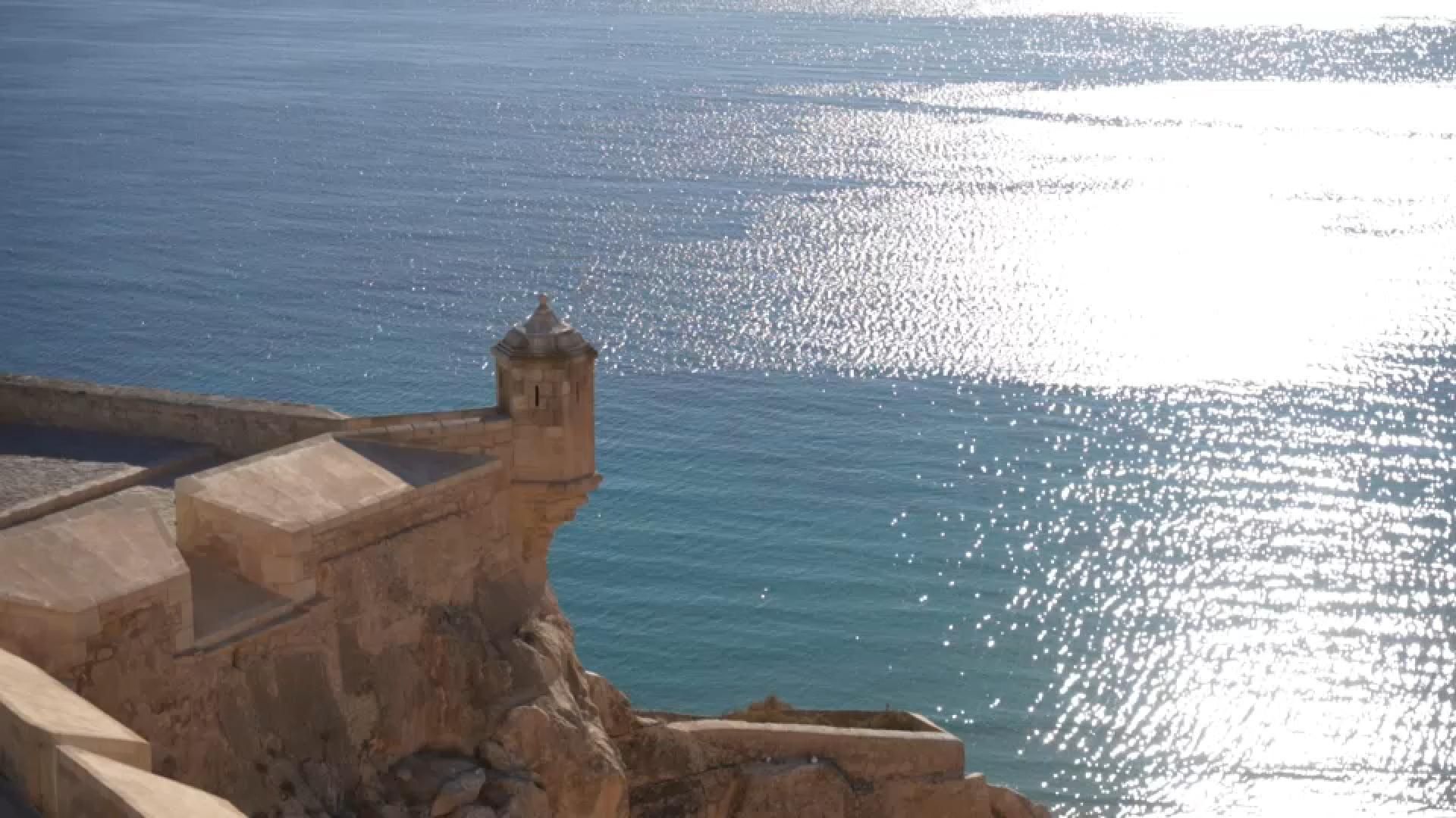 Les muralles del castell de Santa Bàrbera, a Alacant