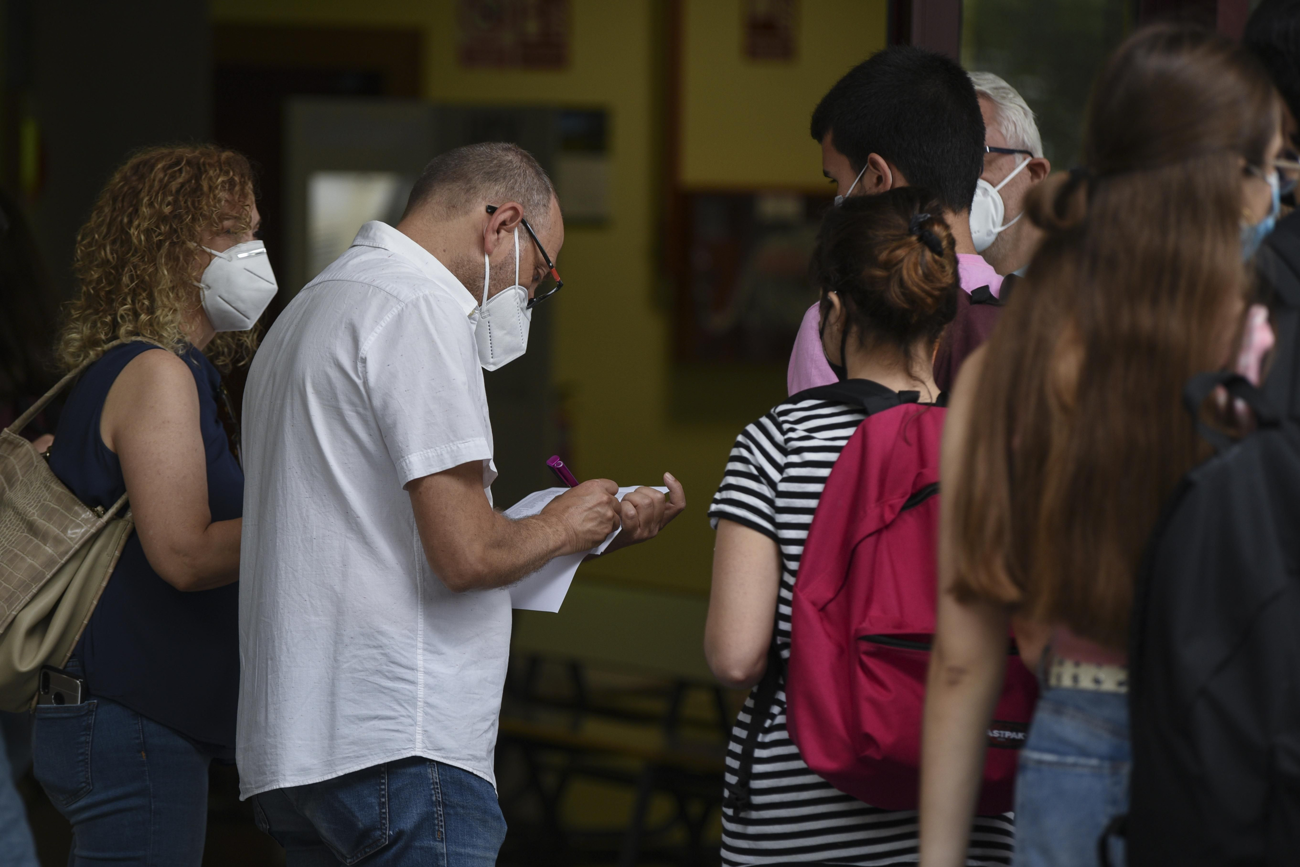 Accés a un dels exàmens de les PAU el 2021 Accés a un dels exàmens de les PAU al 2021