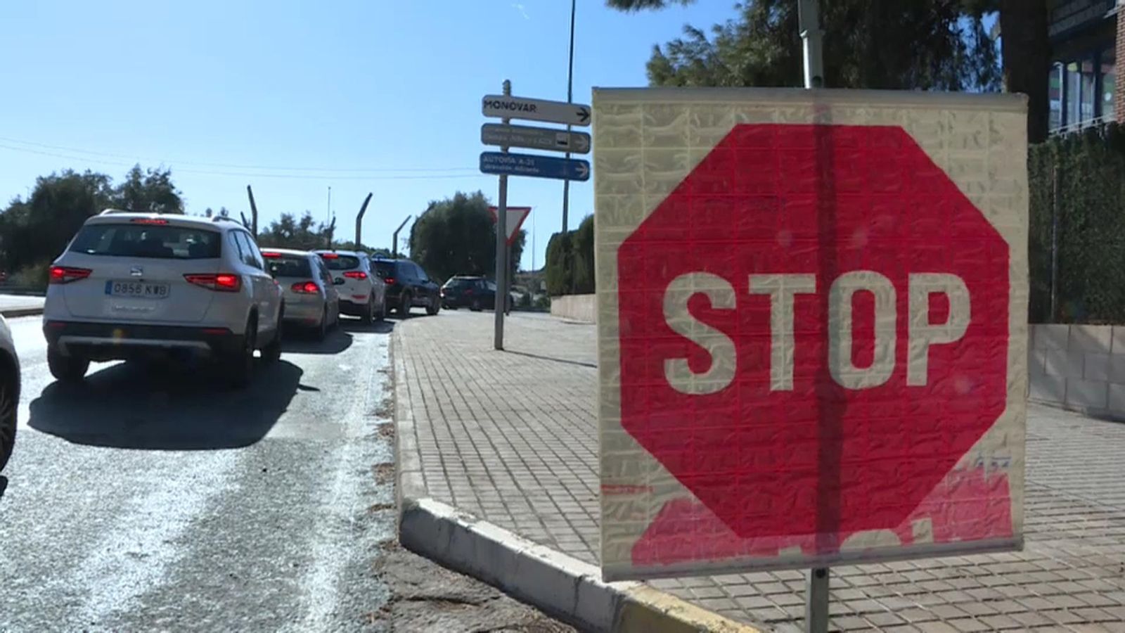 Un dels controls policials situats a l'entrada d'Elda i Petrer