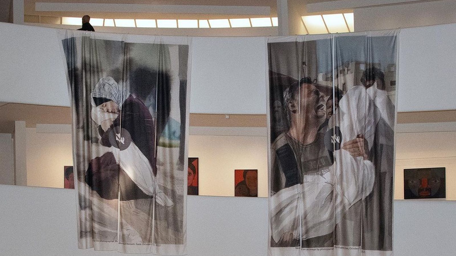 El valencià Escif i altres artistes denuncien la matança de civils a Gaza amb dos murals al Guggenheim de Nova York