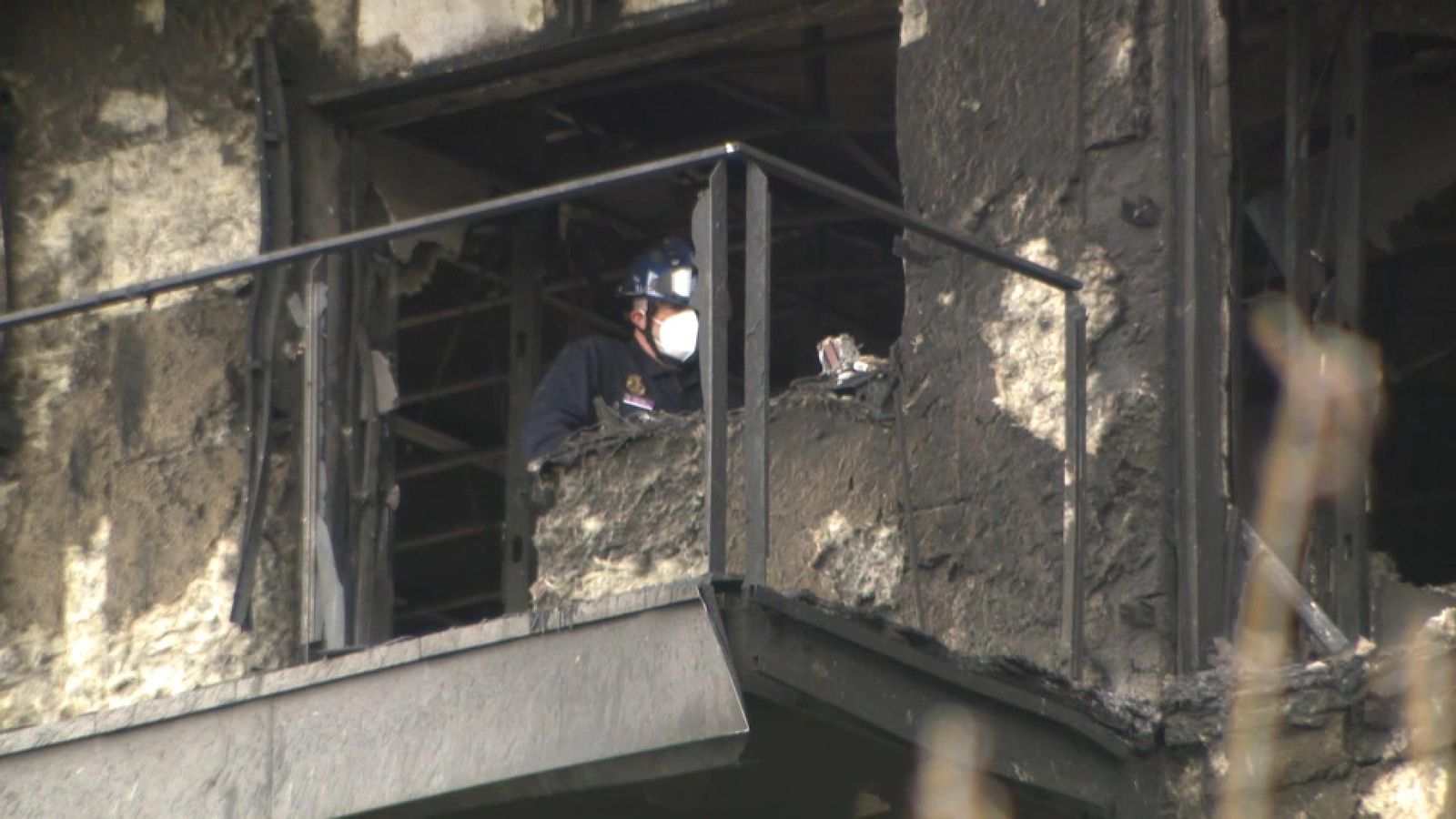 Efectius de la policia científica dins del pis 86