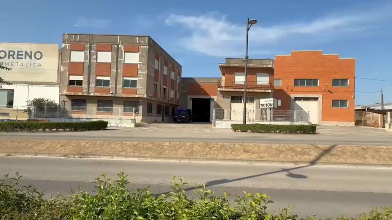 Imatge de la nau industrial abandonada on s'han efectuat les detencions