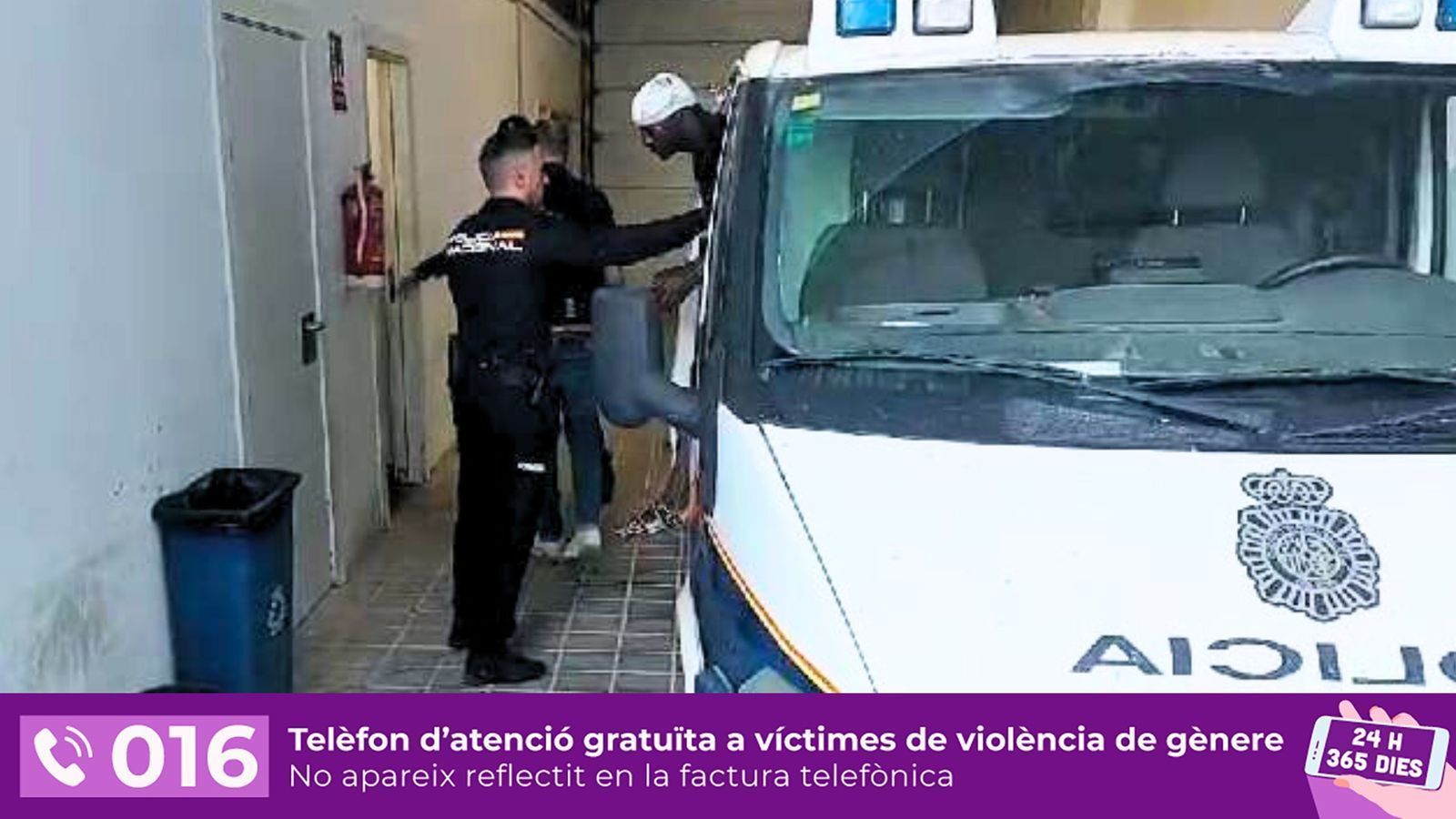 L'acusat d'intentar matar la dona, amb una vena al cap producte de les ferides amb un martell d'aquella