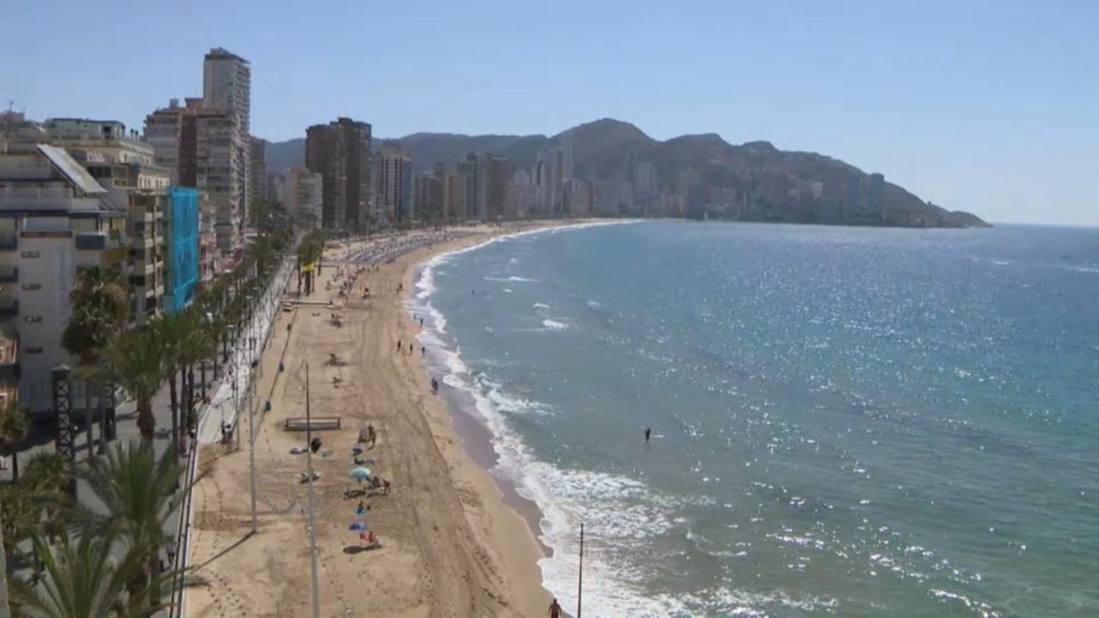 El sectors de l'hoteleria, el comerç i l'oci de Benidorm, en peu de guerra