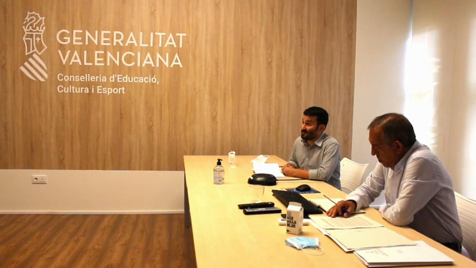 El conseller d'Educació, Vicent Marzà, i el secretari autonòmic, Miquel Soler, en la reunió d'aquest divendres