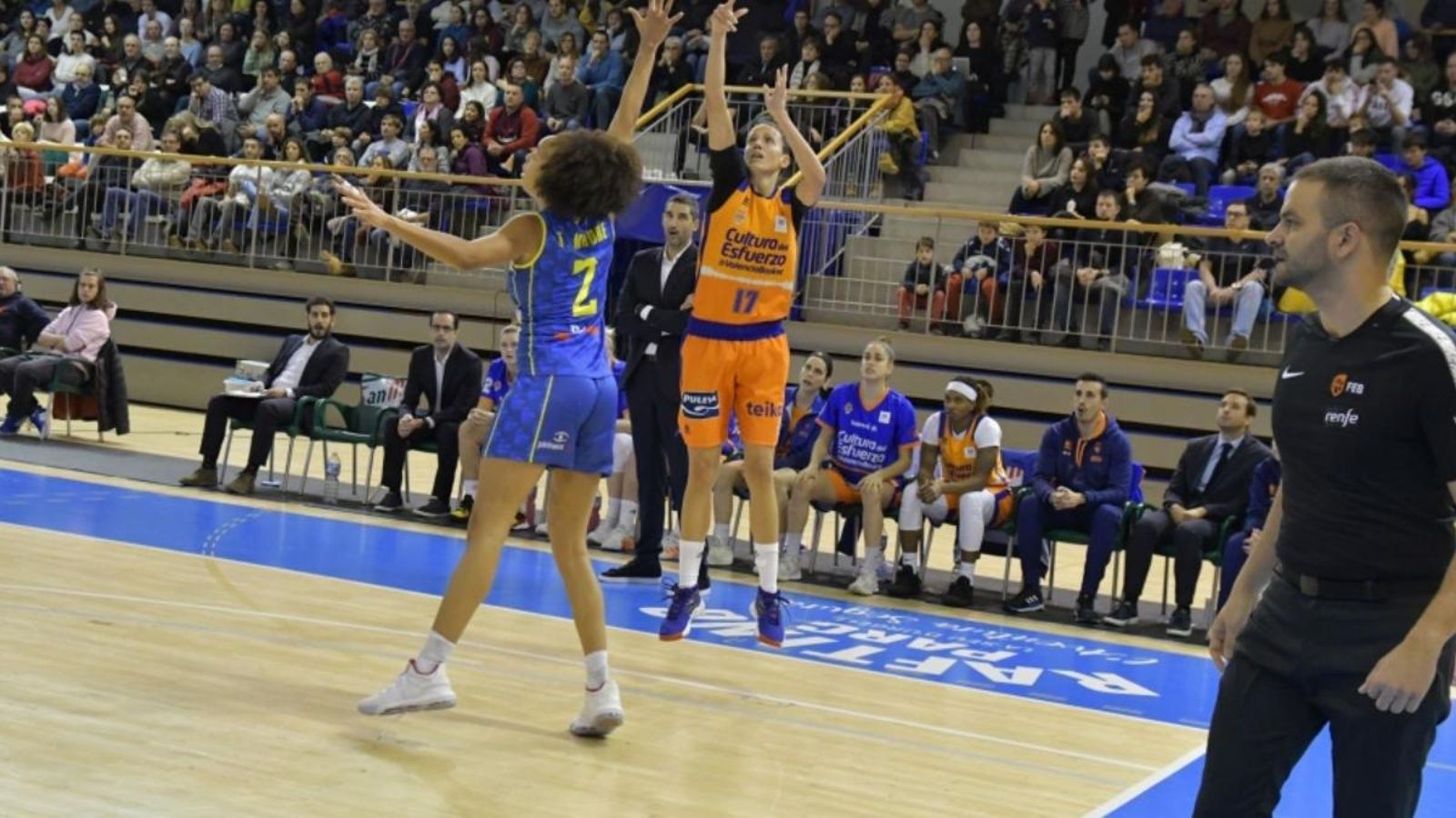 María Pina intenta un llançament de tres
