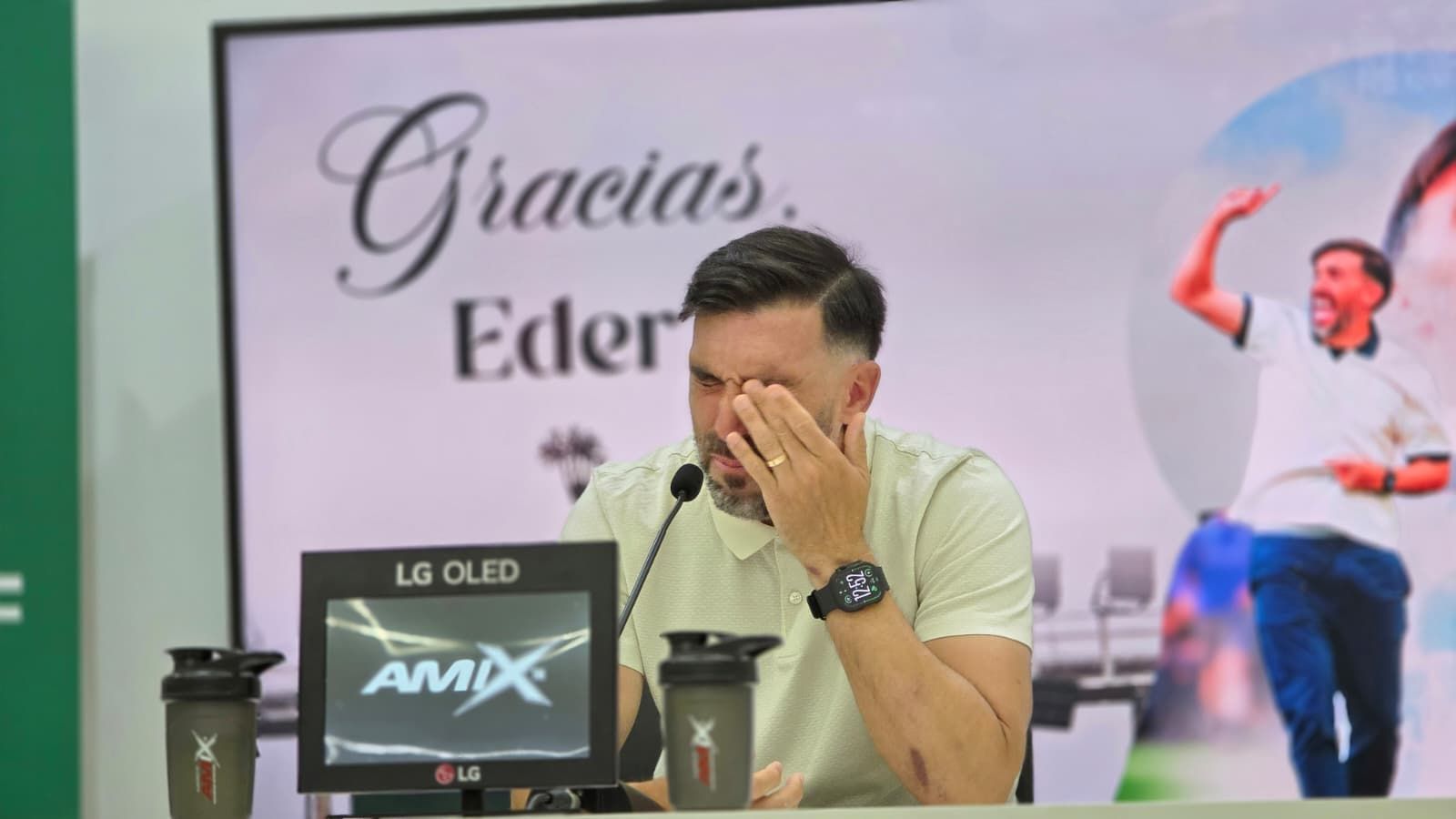 Sarabia emocionat en el seu comiat com a tècnic de l'Elx