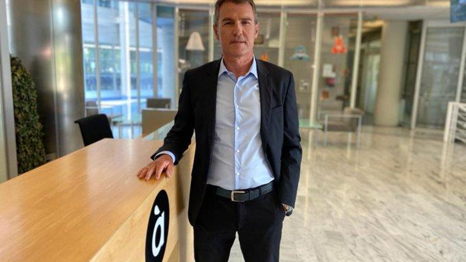 Robert Fernández, fitxat per al programa ‘Des de la banda’ de la ràdio d’À Punt