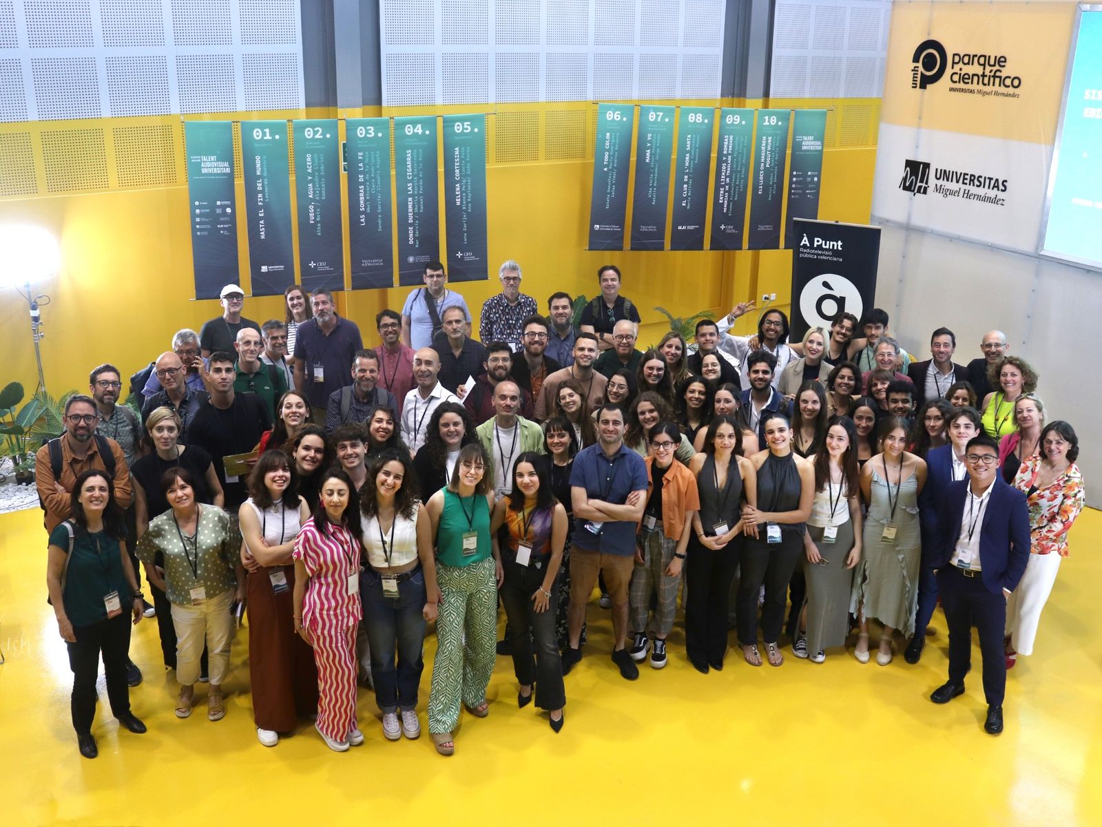 Foto familia dels participants al El Talent Audiovisual Universitari, Pitching Universitats Valencianes-Sector Audiovisual 2024