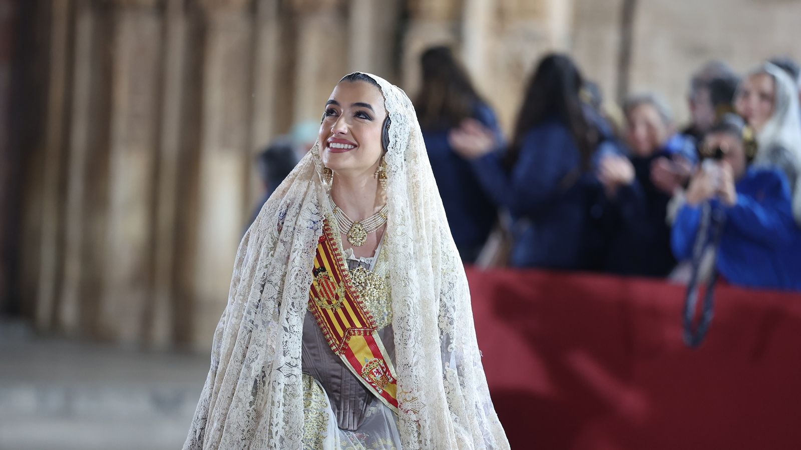FOTOGALERIA | L'Ofrena de Carmen Prades, la fallera major de València, en imatges
