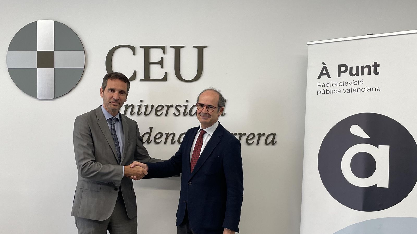 Vicente Ordaz, president de CACVSA i Higinio Marin, Rector de la Universidad CEU CH