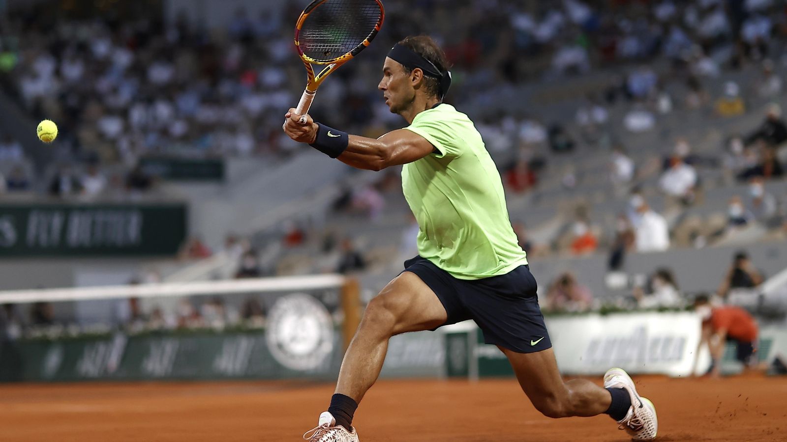 Rafa Nadal colpeja una pilota en el partit de contra