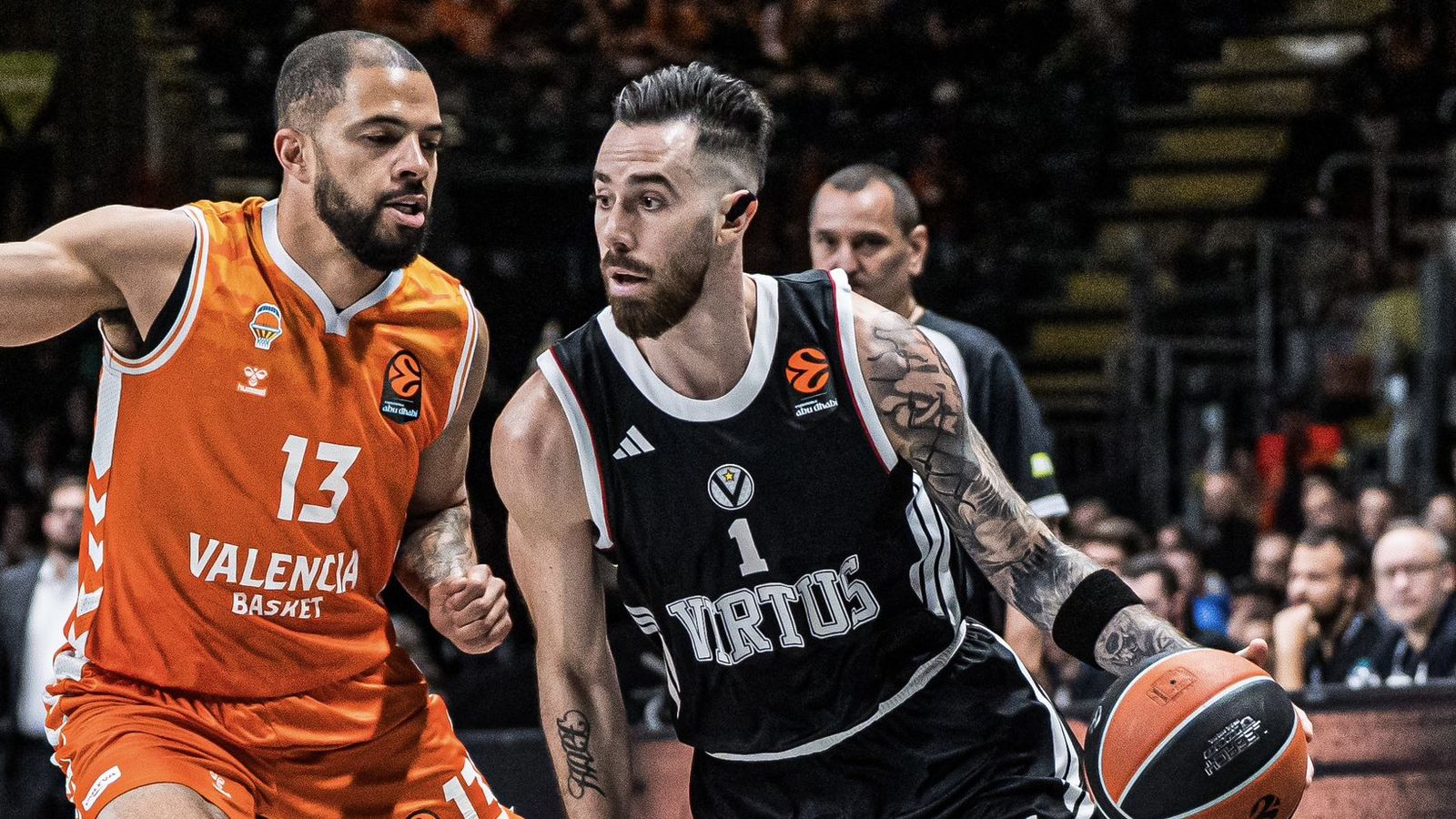 Darius Thompson defensa un jugador de la Virtus