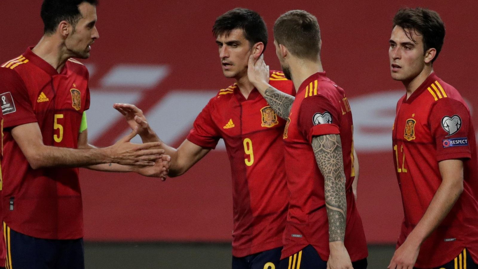 Gerard Moreno celebra el tercer gol d'Espanya