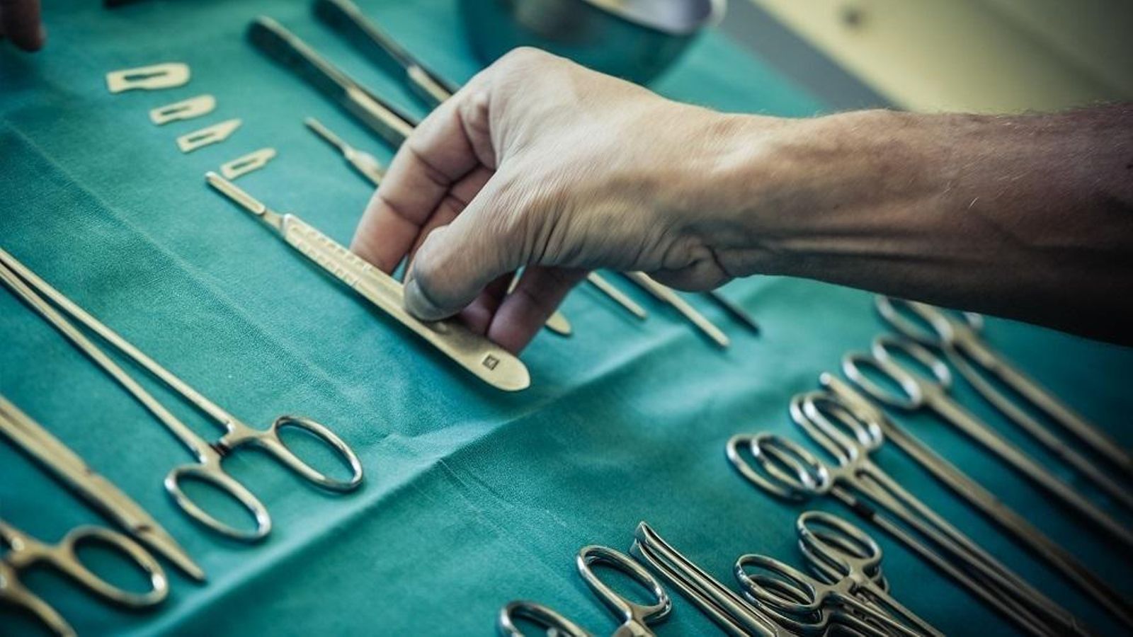 Eines per a una intervenció estètica, en una imatge d'arxiu Ferramentes per a una intervenció estètica, en una imatge d'arxiu