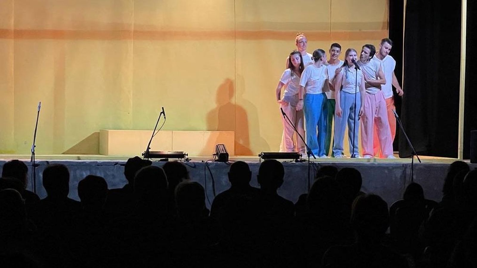 Espectacle d'Escena Erasmus a Vallibona durant la Gira AVANT