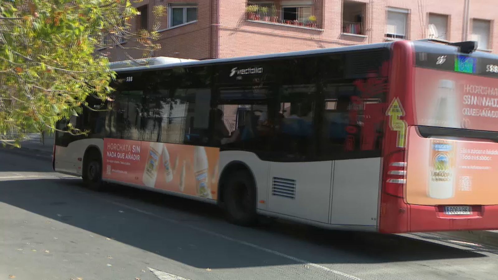 Els tres autobusos afectats ja han sigut reparats i que actualment presten servei amb total normalitat