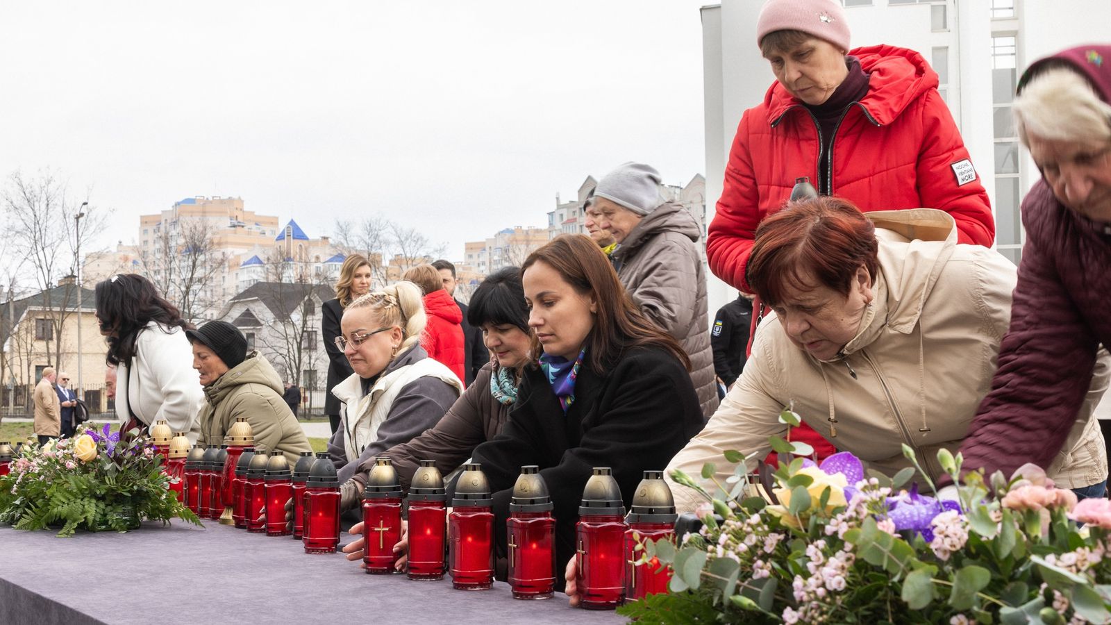 Dones ucraïneses recorden a tots els que van morir a Butxa i a tota Ucraïna a mans dels russos