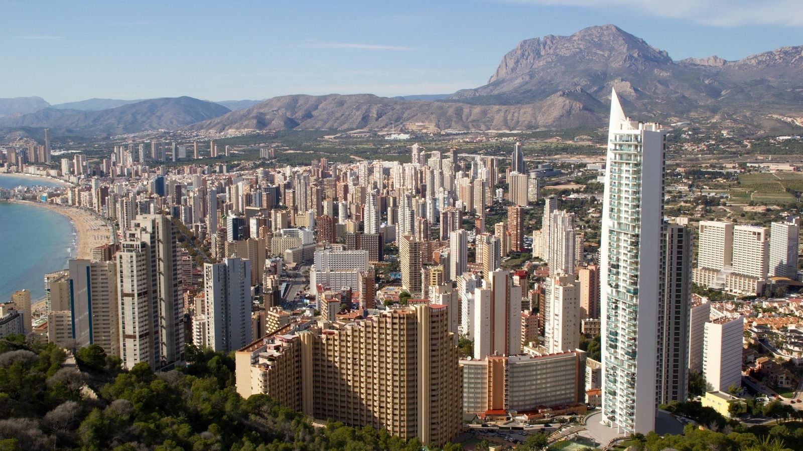 Benidorm des de la serra Gelada en una imatge d'arxiu Benidorm des de la Serra Gelada