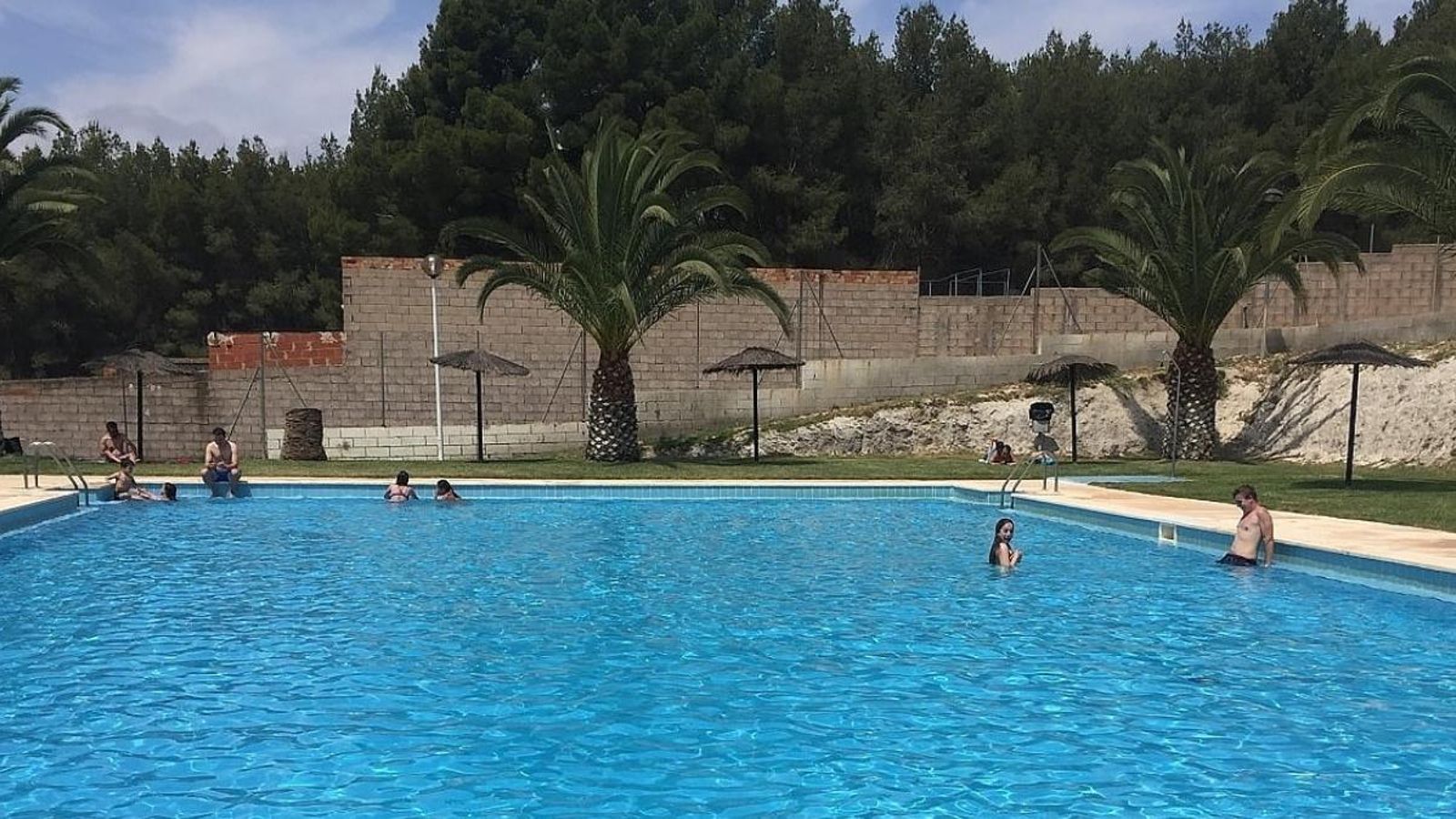 Piscina de Càrrica afectada pel repte viral