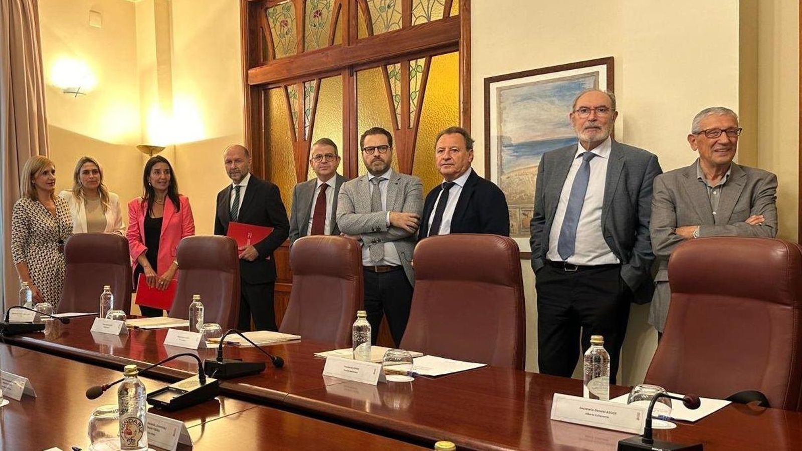 Reunió de les conselleres Ruth Merino, Salomé Pradas i Nuria Montes amb el president d'Ascer, Vicente Nomdedéu, i el seu equip directiu