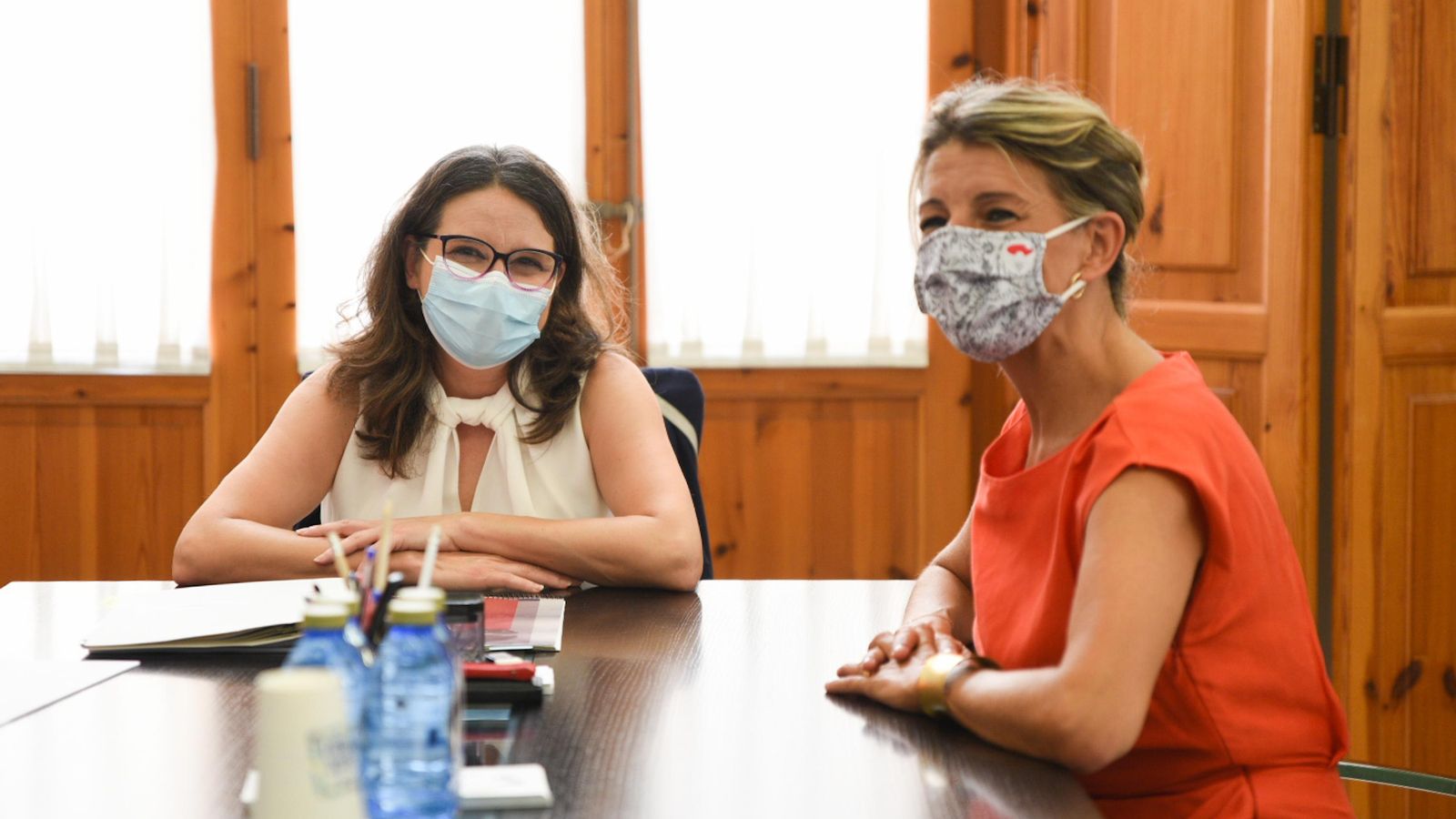 Imatge d'arxiu de la vicepresidenta del Consell Mónica Oltra i la vicepresidenta segona espanyola Yolanda Díaz