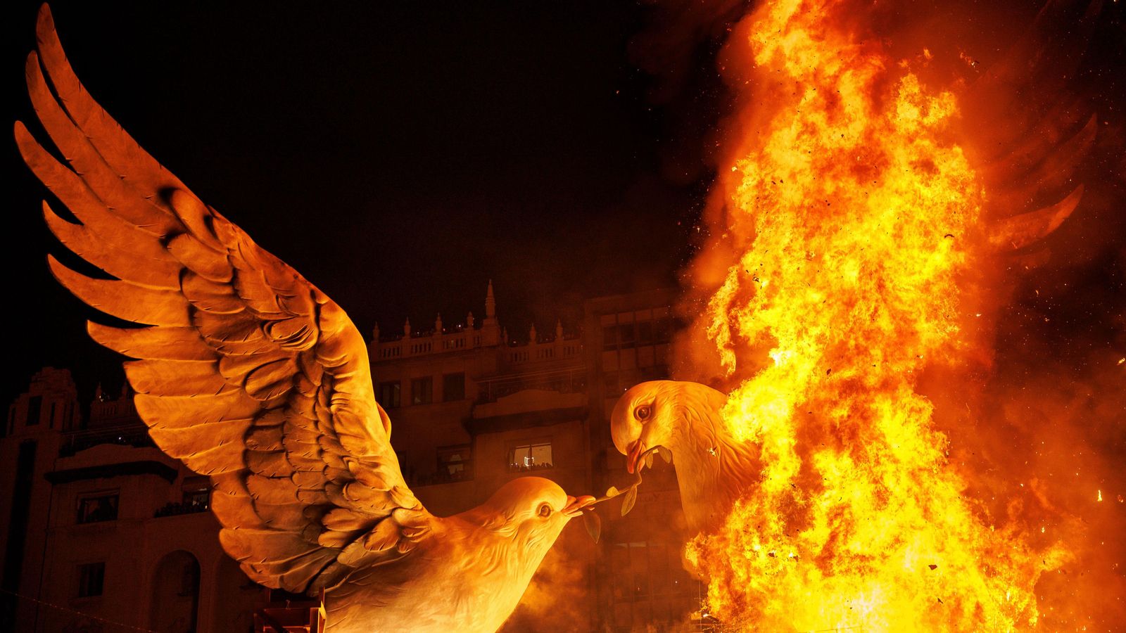 Cremà de la falla municipal de València de 2024