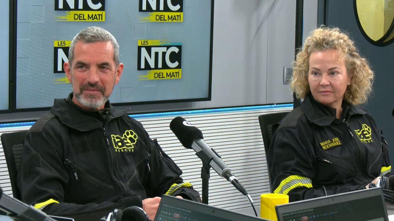 Els bombers Moisés Belloch i la infermera María José Rodríguez, dos dels membres d'IAE que han operat a Turquia