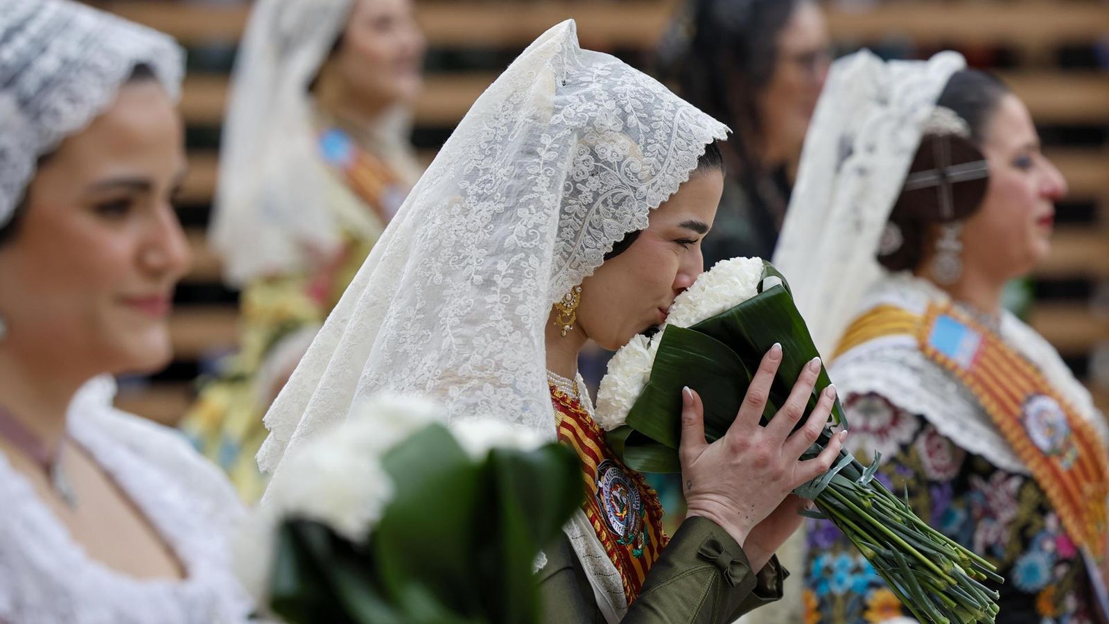 Ofrenda de flores a la Virgen de los Desamparados