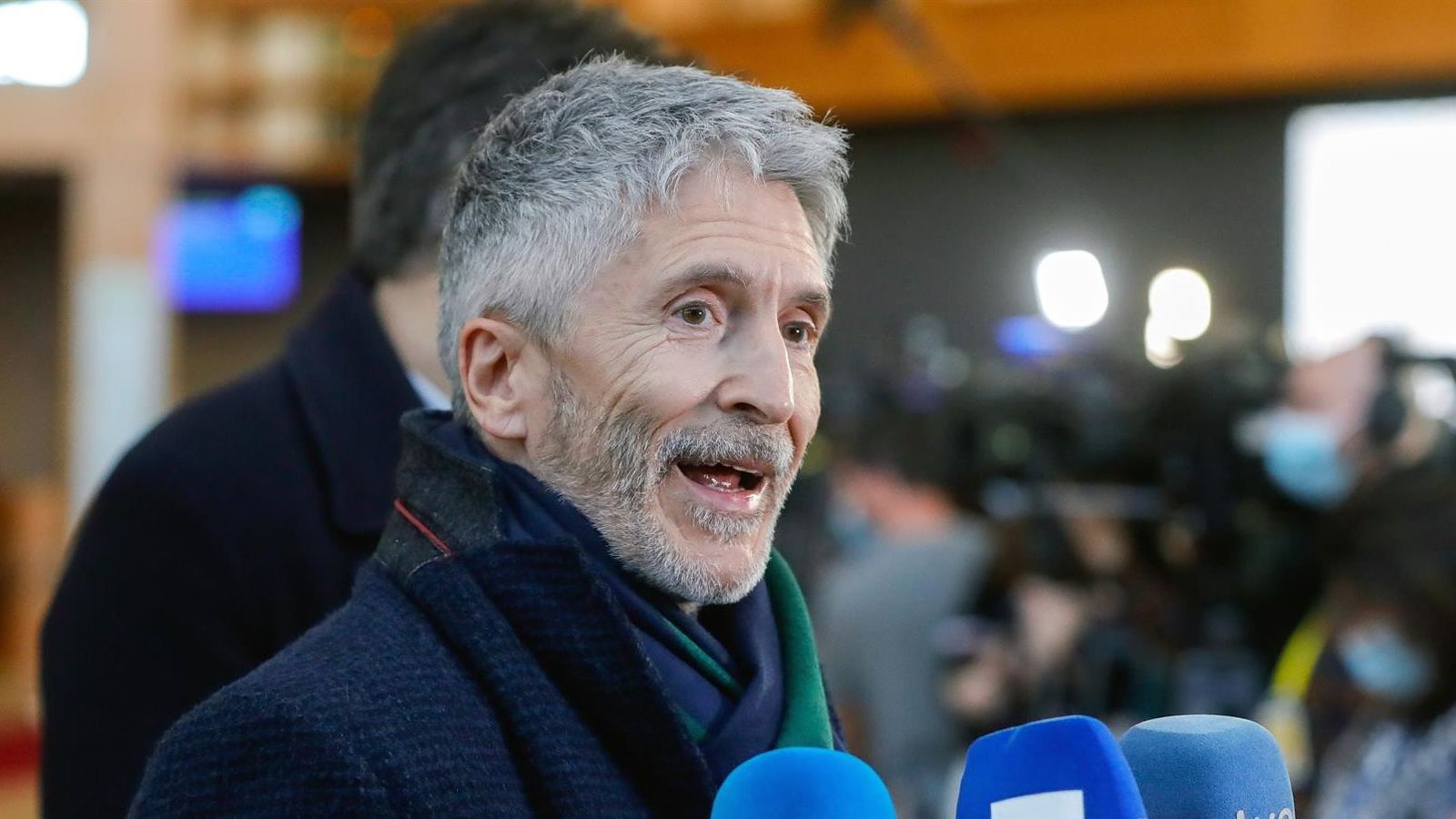 Grande-Marlaska adreçant-se a la premsa després de la reunió de ministres europeus d'Interior a Brussel·les