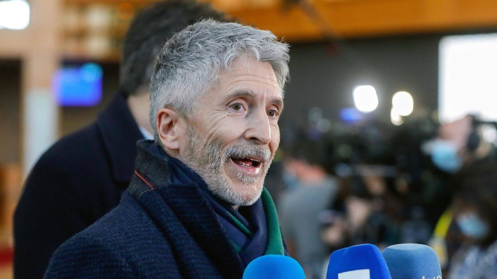 Grande-Marlaska adreçant-se a la premsa després de la reunió de ministres europeus d'Interior a Brussel·les