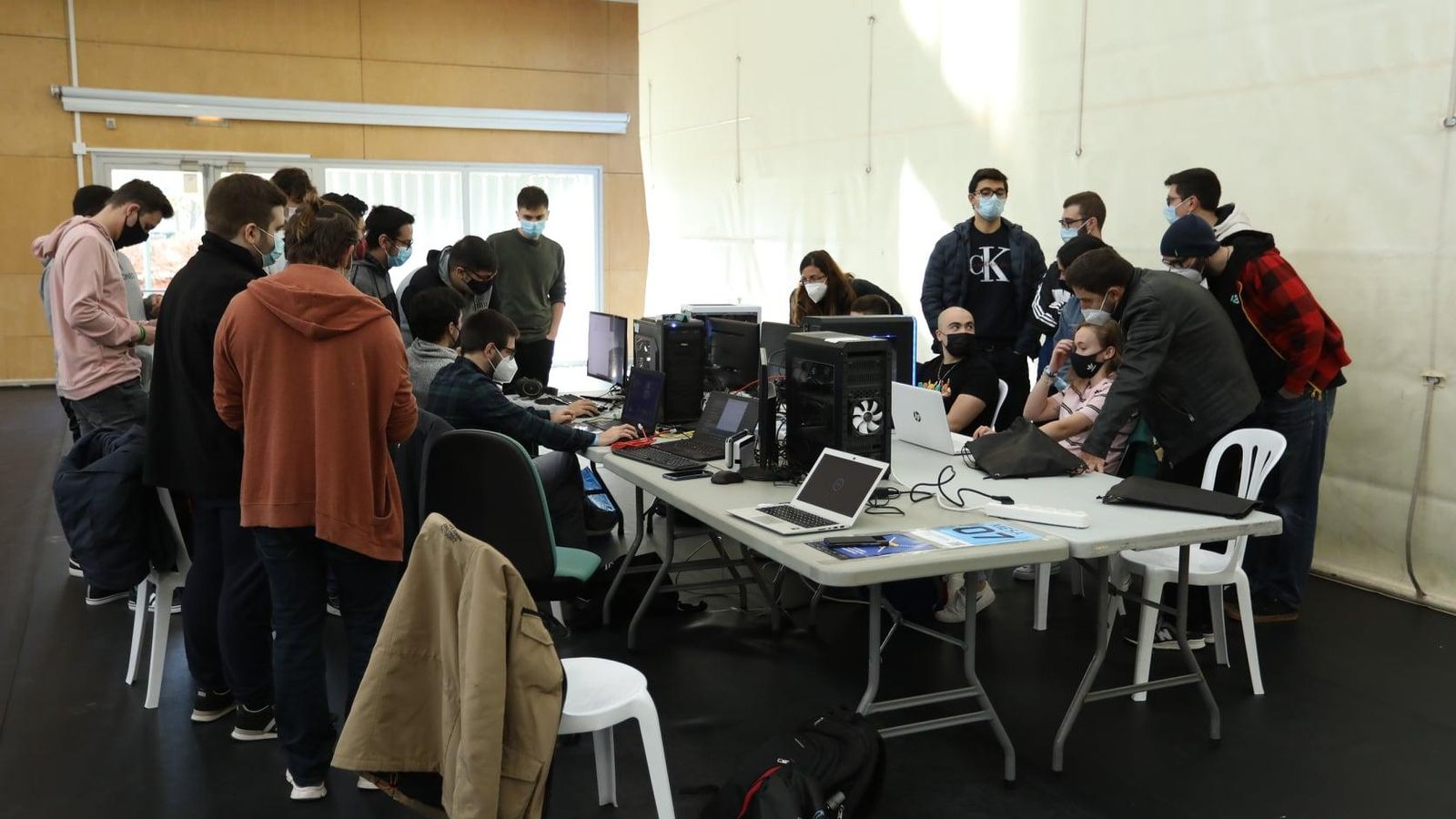 Un grup de participants de l'edició d'enguany del Hackathon