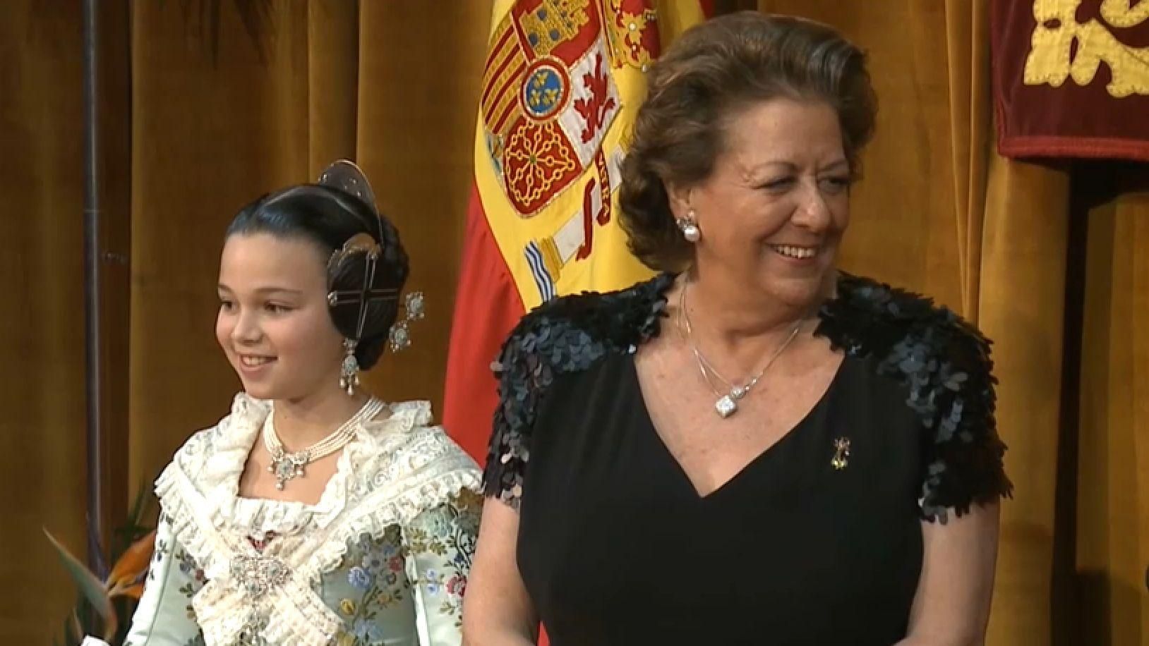 Les germanes de l'exalcaldessa Rita Barberá han rebut la distinció de l'exalcaldessa Les germanes de l'exalcaldessa Rita Barberá han rebut la distinció de l'exalcaldessa