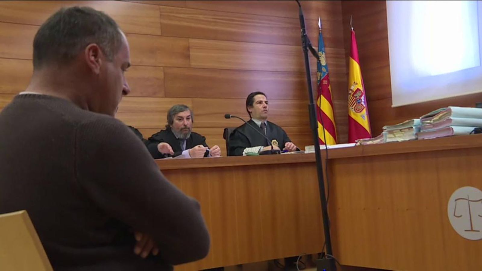 L'únic acusat pel presumpte empadronament massiu a Cabanes compareix davant el tribunal L'únic acusat pel presumpte empadronament massiu a Cabanes compareix davant el tribunal