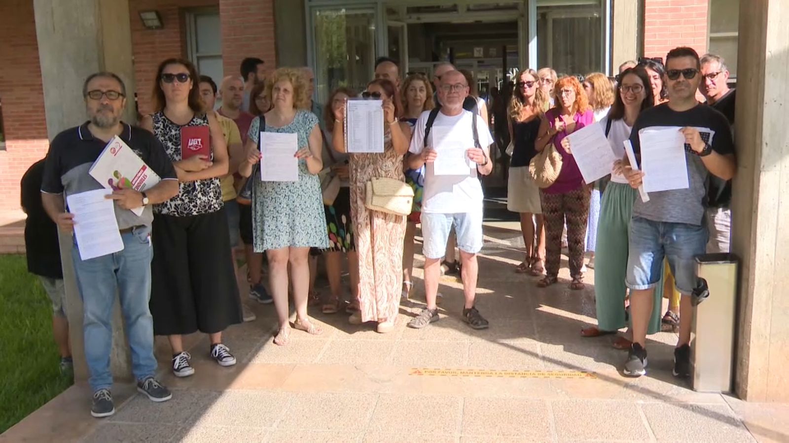 Protesta del professorat davant la Conselleria d'Educació, aquest dilluns