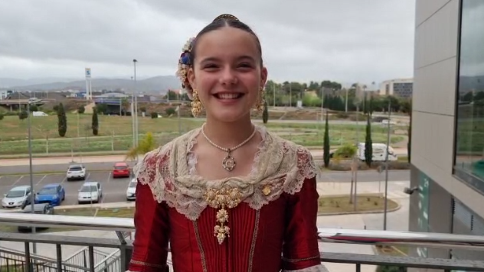 Gala Calvo amb tots els xiquets i xiquetes de La Colla!