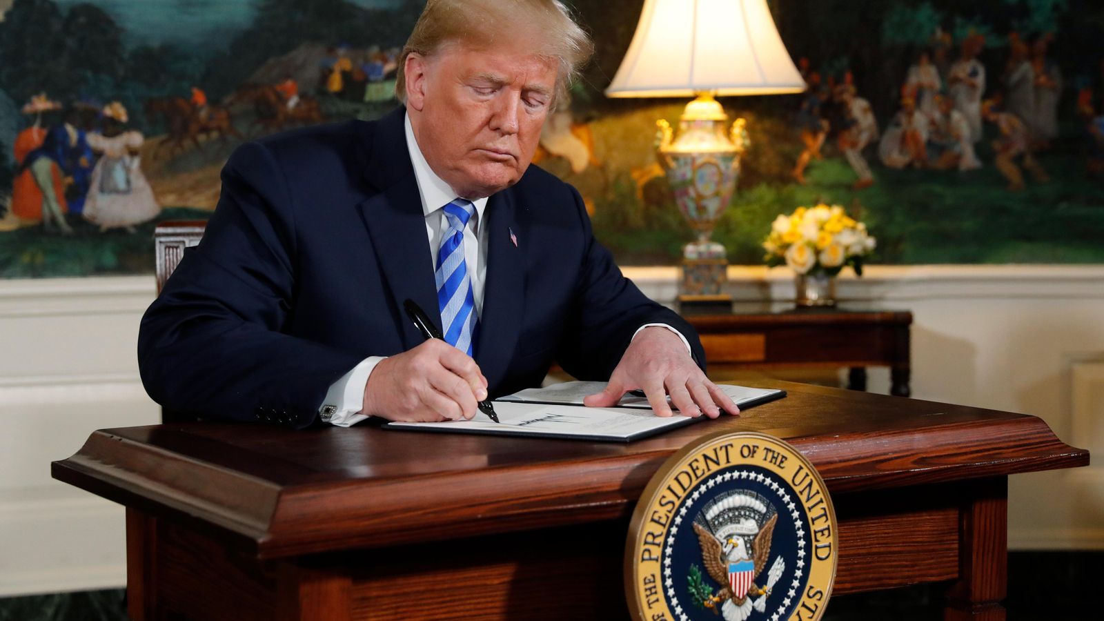 Trump signa el decret que trenca l'acord amb l'Iran
