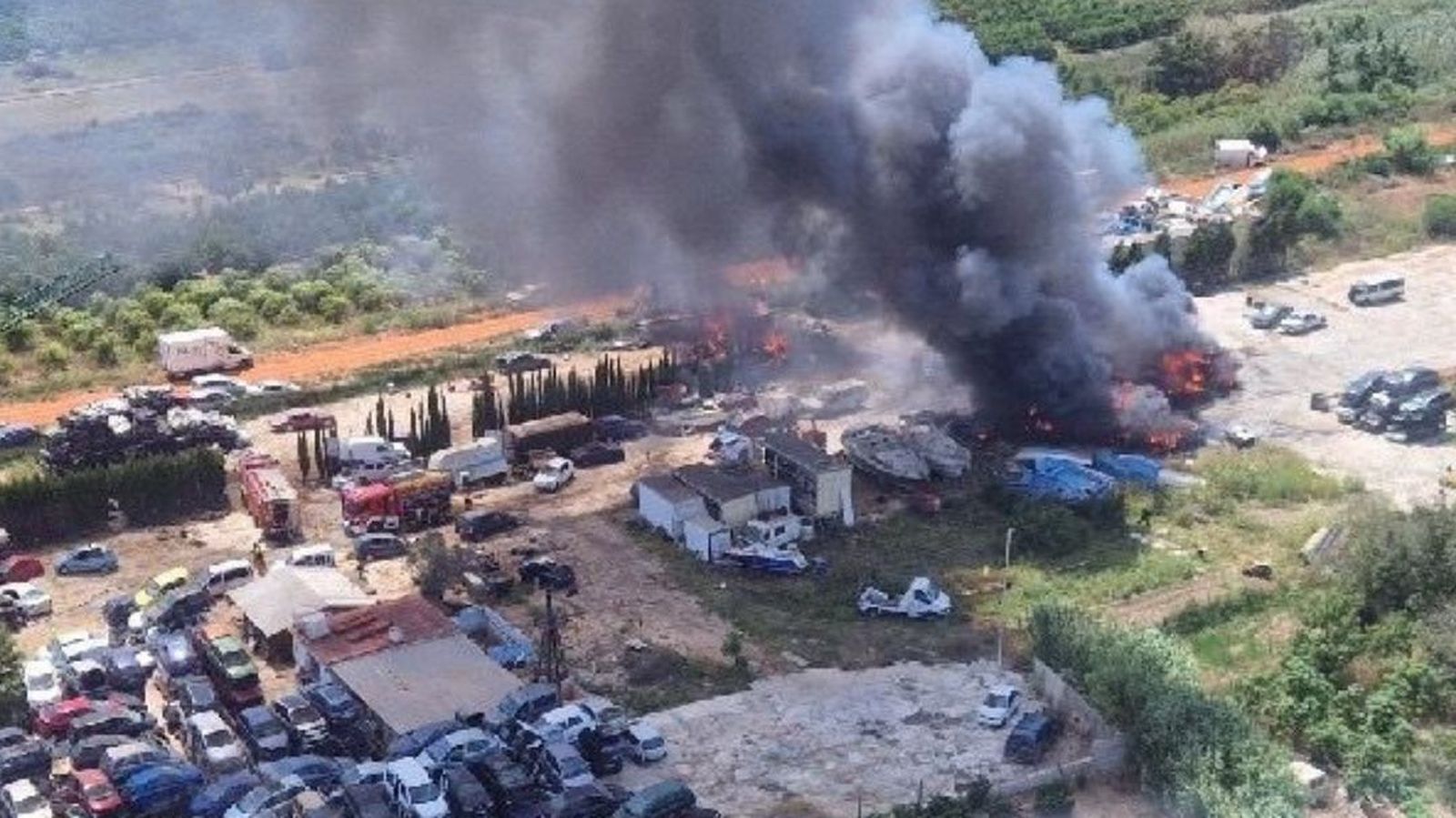 Incendi en un desballestador al Verger