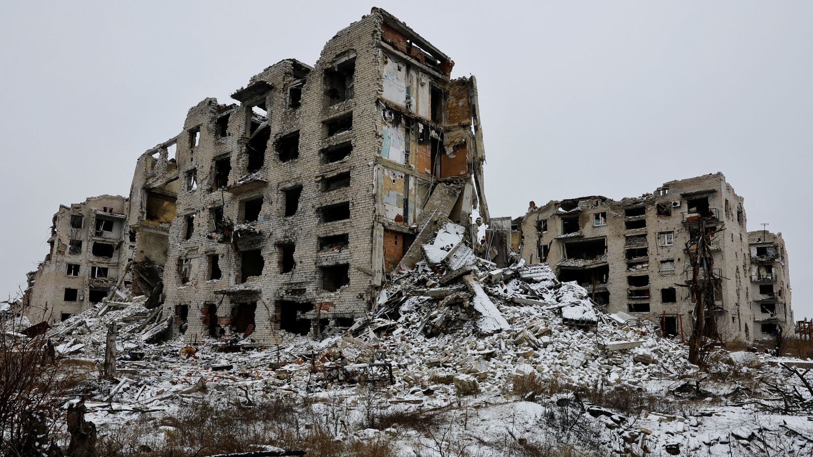 Ruïnes d’edificis residencials a la ciutat abandonada de Marinka (Maryinka), destruïda durant el conflicte entre Rússia i Ucraïna a la regió de Donetsk, en una zona sota control rus, el 18 de febrer de 2026